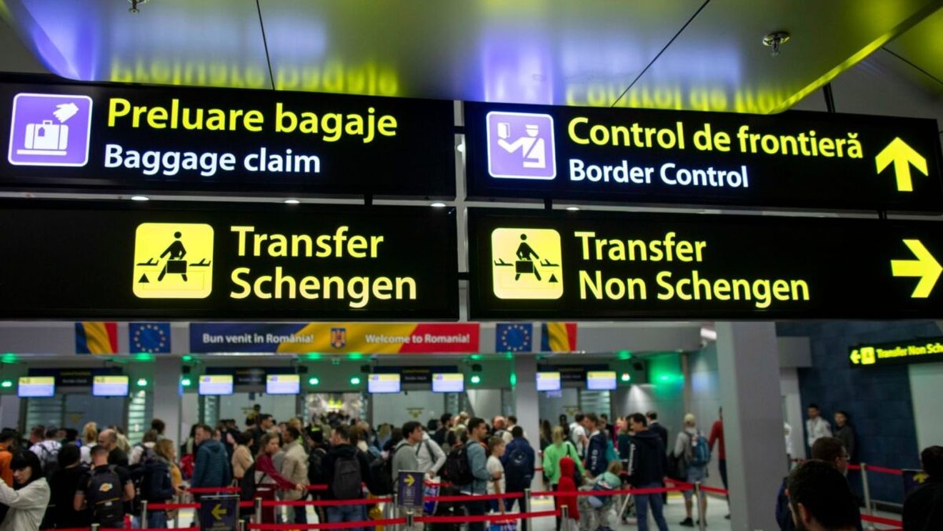 Bărbat din Republica Moldova bănuit de trafic de migranţi, depistat pe Aeroportul „Henri Coandă”