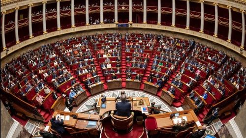Zeci de parlamentari francezi, amenințați cu moartea înaintea unui vot privind certificatul COVID-19: „Nu vom ceda! Este în joc democrația noastră”