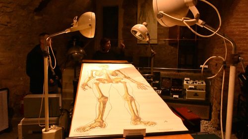 S-a redeschis după 6 ani Muzeul Farmaciei din Cluj-Napoca / Printre exponate: pulbere de mumie și unul din primele electrocardiografe din țară