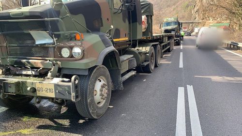 Accident pe Valea Oltului, 3 autovehicule militare NATO sunt implicate