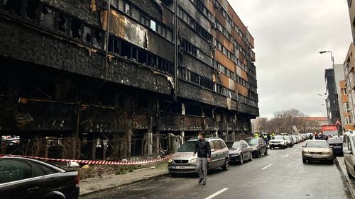 Cont bancar pentru familiile din blocul care a ars în Constanța, spațiu pentru donații și consiliere psihologică gratuită/ Cum puteți ajuta victimele incendiului de proporții care a afectat 180 de adulți și 70 de copii