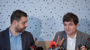 Ciprian Ciucu, atac la Nicușor Dan: Cetățenii din Prelungirea Ghencea, locul în care primarul general și-a lansat campania electorală, sunt ținuți arbitrar în mizerie / Poate asta este problema, că noi demonstrăm că se poate face, în timp ce Primăria Capitalei a încremenit în proiect de 4 ani