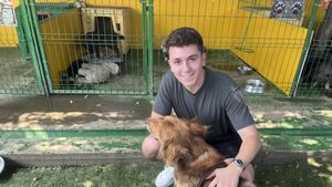 Tânărul din Arad care a lansat o platformă pentru adopții: “Inițial o gândisem ca un Tinder pentru animale. Apoi am deschis ochii!” (VIDEO)