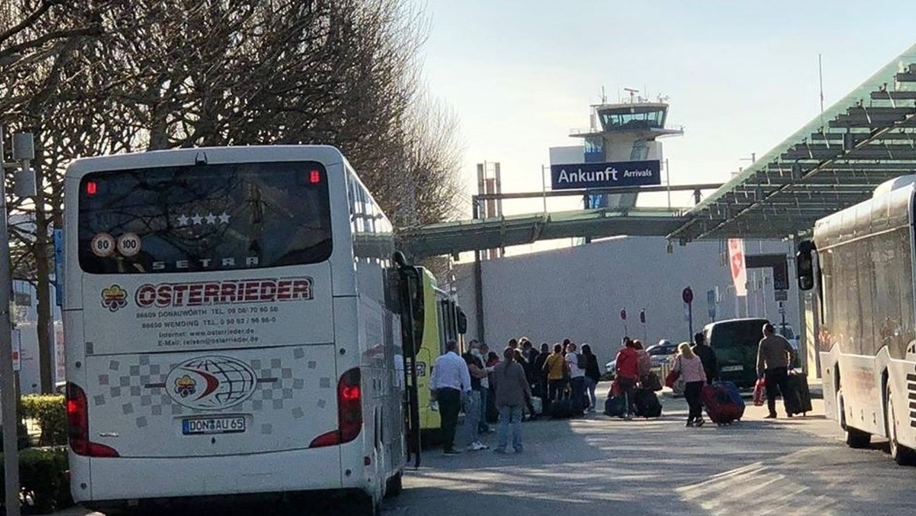 Critici dure în Germania din cauza tratamentului aplicat muncitorilor sezonieri: Nu pare să conteze că mii de oameni au călătorit fără a păstra distanţa socială şi că sute vor lucra, mânca, dormi, se vor spăla la grămadă