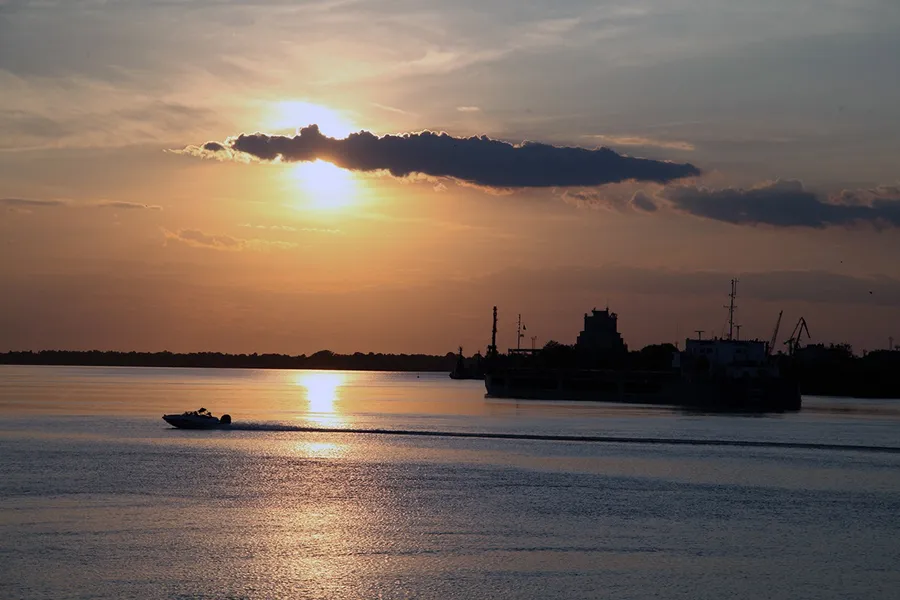 chilia veche delta dunarii dunare barci vapor tulcea cereale ucraina