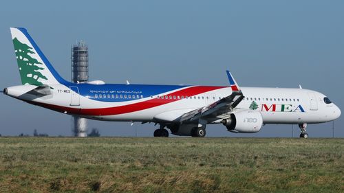 FOTO Un avion de pasageri al Middle East Airlines a fost lovit de un glonț rătăcit la aterizarea în Beirut / Mulți localnici au arme și trag cu ele în aer la diverse sărbători