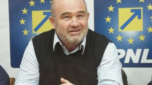 Șeful Inspectoratului Școlar Sălaj, liberalul Gheorghe Vasile Bulgărean, acuzat de CNSAS că și-a turnat la Securitate un coleg de facultate maghiar. Acesta spunea că ”metroul construit în România este mult sub nivelul celui din Budapesta”