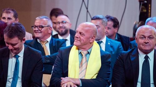 VIDEO PSD îl acuză pe primarul PNL din Reșița Ioan Popa că a făcut ”declarații naziste, scelerate”. Primarul Popa, de față cu Nicolae Ciucă: ”Vom trece peste ei cum au trecut panzerele lui Rommel în Africa de Nord”