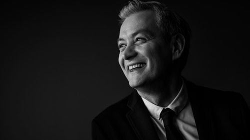 Cine este Robert Biedron, candidatul de stânga care vrea să dărâme conservatorii și liberalii în alegerile europarlamentare din Polonia