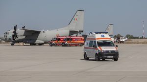 Un pacient cu arsuri de la Spitalul Bagdasar-Arseni este transportat cu o aeronavă militară la un spital din Germania