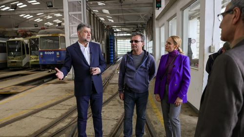 Ciolacu şi Firea, vizită de 1 Mai la depoul Dudeşti din Capitală / Liderul PSD: După ce am depășit Ungaria, sunt convins că putem ajunge și Polonia