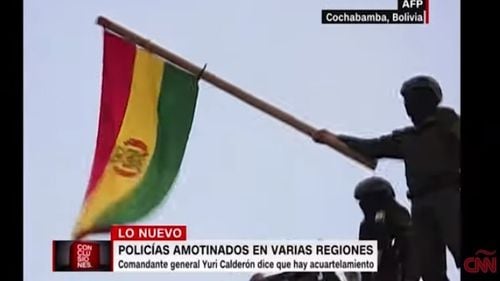 Marşul partizanilor lui Evo Morales a ajuns în capitala Boliviei / Trei poliţişti au fost răniţi într-o ambuscadă pe drumul parcurs de manifestanţi, afirmă autoritățile