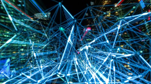 Aproape 7 din 10 romani sunt dispuși să-și schimbe cariera, restul doar dacă întâmpină probleme serioase. Care sunt angajații “cei mai îngrijorați” de schimbările tehnologice și resursele folosite pentru învăţare – studiu