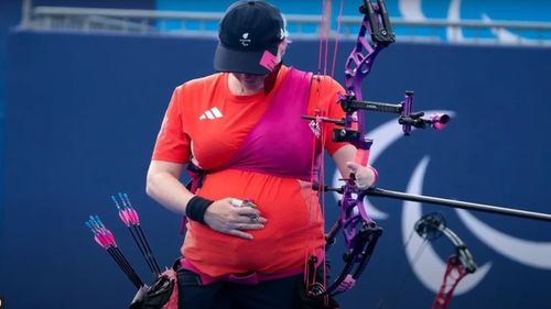 Jodie Grinham a devenit prima sportivă însărcinată care câştigă o medalie la Jocurile Paralimpice: ”Copilul nu a încetat să lovească”, spune arcașa însărcinată în 7 luni