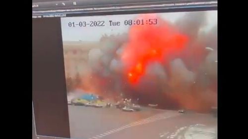 VIDEO Momentul în care o rachetă rusă lovește o zonă rezidențială din Harkov