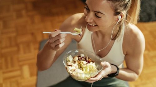 Micul dejun simplu care te poate ajuta să slăbești / Rețete recomandate de nutriționiști