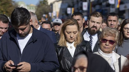 Elena Lasconi: Eu cred că credinţa este o chestiune intimă / Am fost de multe ori la Prislop, la Arsenie Boca / De ce spune că a fost la Iaşi de Sfânta Parascheva