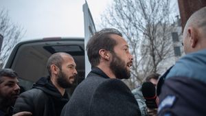 Reuters relatează despre interceptări care ar arăta că Andrew Tate a încercat să-i recruteze pe Diana Şoşoacă şi George Simion pentru a-l susține/ Cei doi politicieni resping acuzațiile