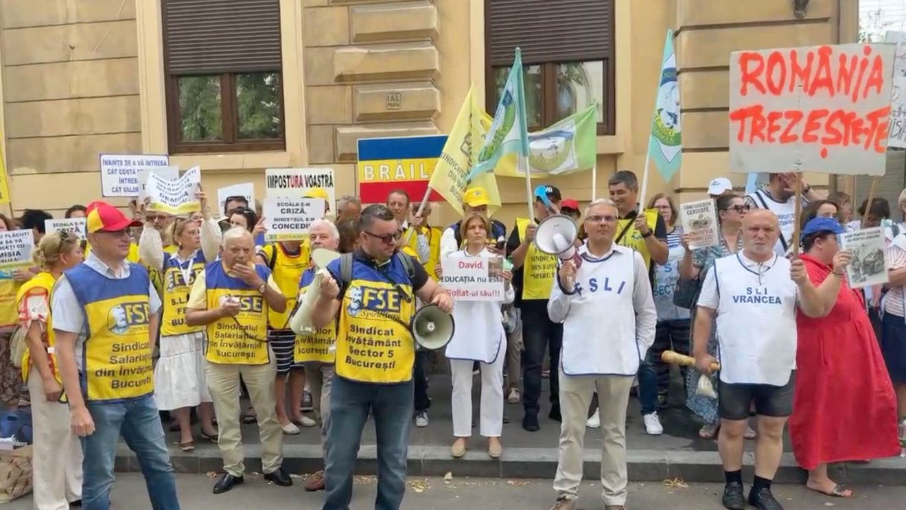 Sindicatele din învățământ cer „Demisia” în a cincea zi de proteste la sediul Ministerului Educației și Cercetării