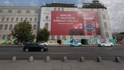 EXCLUSIV O firmă controlată prin interpuși de Sorina Docuz, apropiata premierului Ciolacu, a câștigat sute de mii de euro din vânzarea de spațiu publicitar pe o clădire în renovare a Universității București / Construcții Erbașu i-a permis amplasarea mesh-urilor și a prins contracte uriașe cu statul 