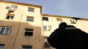 Primăria Alba Iulia vrea să exproprieze și să dărâme un bloc locuit de romi, pentru o parcare. Povestea unui proiect administrativ vechi de 5 ani, marcat de acuzații de rasism