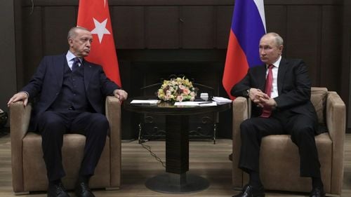 Erdogan îl îndeamnă pe Putin să declare încetarea focului în Ucraina / A insistat pentru semnarea unui acord de pace