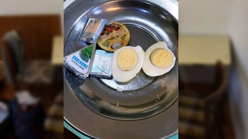 EXCLUSIV Mâncarea elevilor la Olimpiada Națională de limba Franceză, de la Craiova, cazați într-un cămin în condiții improprii, a costat 34 de lei pe zi, de persoană