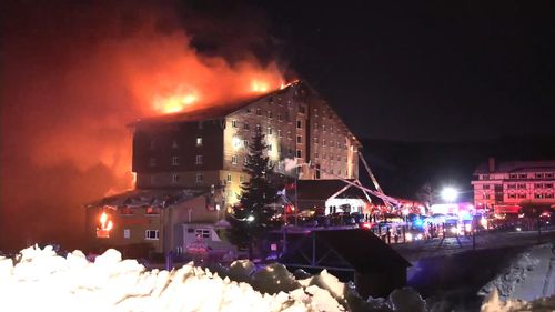 Paisprezece persoane arestate, opt deferite parchetului, în urma incendiului la hotelul de lux Grand Kartal, în Turcia, soldat cu 78 de morţi
