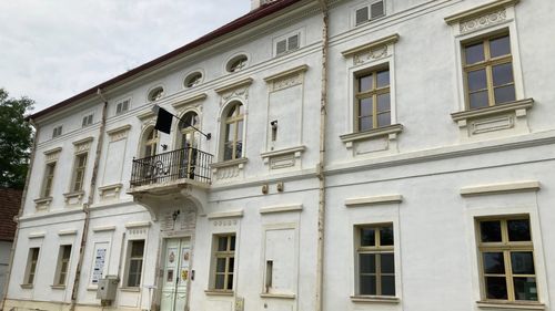 Povestea de film a Claudiei Rhedey, stră-stră-străbunica regelui Charles al III-lea, care a trăit la Sângeorgiu de Pădure / Castelul a fost vizitat anul trecut de peste 8000 de turiști / Mesajul regelui Charles: Nutresc în mod special legăturile mele familiale cu România, prin Regina Maria, bineînţeles, dar şi prin contesa Claudia Rhedey