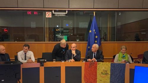 Guvernul vrea să acorde Asociației 21 Decembrie 1989 statutul de utilitate publică. Teodor Mărieș. șeful asociației de revoluționari, a cerut stoparea dosarului Revoluției în care e inculpat Ion Iliescu