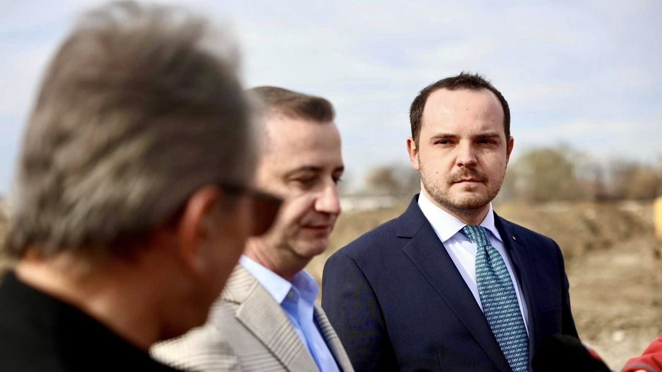 EXCLUSIV Ministrul Sănătății, Alexandru Rogobete, vrea ca banii din asigurările de sănătate obligatorii să meargă și la case private, pentru a sparge monopolul CNAS / Despre absolvenții de Medicină care ar trebui să lucreze în România: „Profesia este reglementată la nivelul UE”