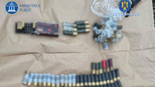 FOTO VIDEO 11 percheziții domiciliare în județul Dâmbovița într-un dosar de contrabandă calificată și nerespectare a regimului armelor și al munițiilor / Arme letale au fost aduse ilegal din Turcia în România și vândute la diverse persoane