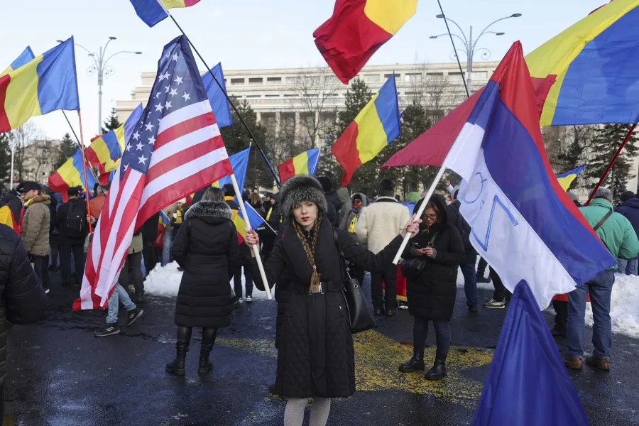 protest calin georgescu steagul rusiei steagul sua