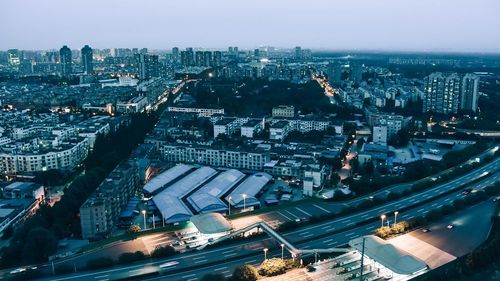 În China, un milionar dă bacalaureatul pentru a 27-a oară