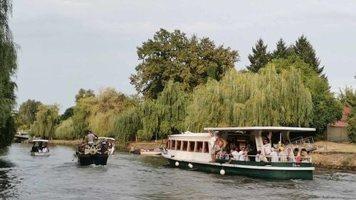 Proprietarii de ambarcațiuni de pe Bega cer autorităților timișorene să se ocupe de o minimă infrastructură portuară. „În toate satele din Franța aceste lucruri există”