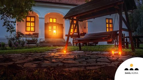 Un conac turistic din Covasna, închis temporar de autorități / Produse expirate, igrasie și fără autorizație