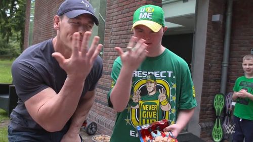VIDEO Un tânăr ucrainean cu sindrom Down, refugiat de război, s-a întâlnit cu legendarul wrestler John Cena în Olanda. El fusese inspirația adolescentului