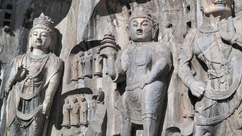 Un templu budist antic, în care arheologii au găsit bijuterii şi statui pictate, descoperit în nordul Chinei / Cercetătorii au descoperit o groapă cu perle, bijuterii din coral şi inele de alamă