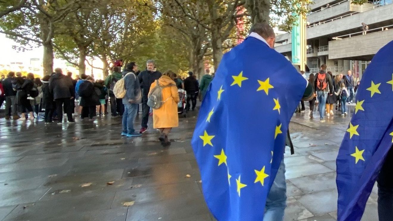 Mii de britanici au manifestat la Londra pentru revenirea Marii Britanii în UE
