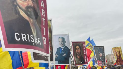 Călin Georgescu își cheamă susținătorii la „luptă”, de la Alba Iulia: „Dreptatea lui Dumnezeu se împlinește doar atunci când un popor își asumă lupta, demnitatea și sacrificiul” / „Vă chem azi la cea mai mare luptă de până acum”