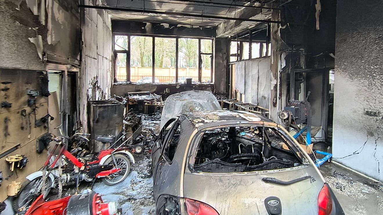Pagube de peste 500.000 de lei, în urma incendiului de la laboratorul Departamentului de Autovehicule Rutiere din cadrul Universității din Oradea / Clădirea nu era asigurată