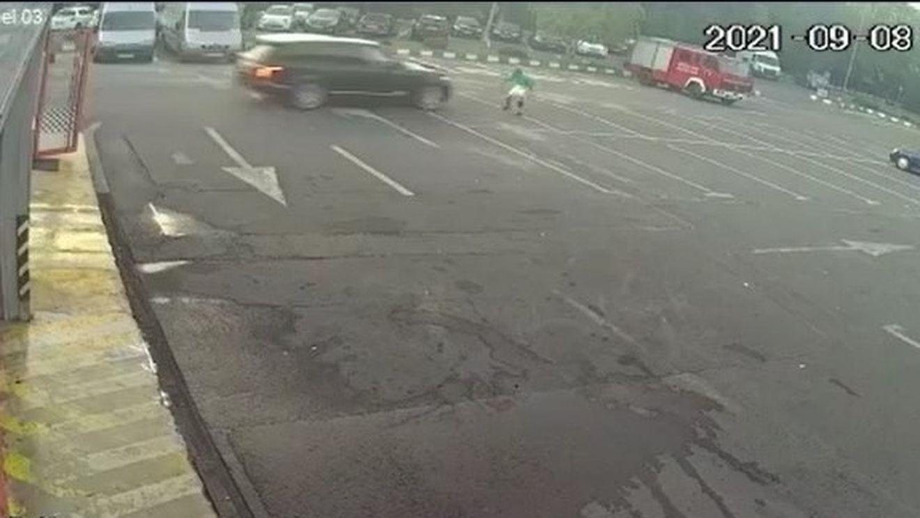 UPDATE Cetățeanul turc care a intrat cu bolidul într-un angajat de la o spălătorie auto s-a predat poliției