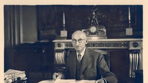 Declaraţia istorică a lui Robert Schuman, unul dintre părinţii fondatori ai Uniunii Europene: "Contribuţia pe care o poate aduce civilizaţiei o Europă organizată şi activă este indispensabilă pentru menţinerea unor relaţii paşnice"