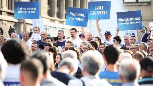 Alianța Dreapta Unită a marcat finalul campaniei electorale printr-un miting în Piața Universității / Apel ca românii să iasă la vot