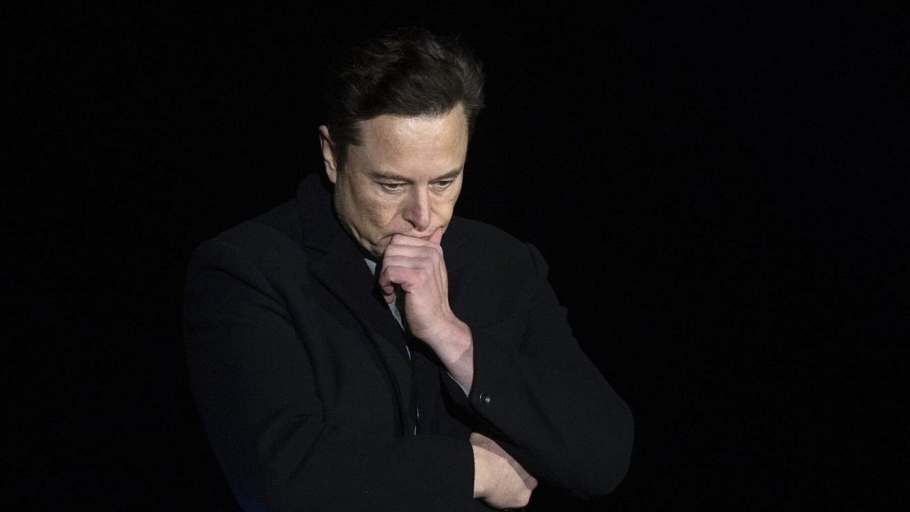 Elon Musk spune că inteligența artificială ne va lua toate locurile de muncă