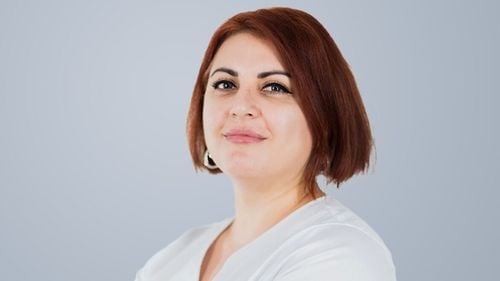 #medicibuni – Dr. Andreea Pătrulescu, Spitalul de Oncologie MedLife Brașov: „Fiecare femeie trebuie să își «cunoască sânii», să se palpeze cel puțin o dată pe lună, iar dacă simte că ceva nu este în regulă, să se prezinte la medic”
