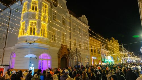 Concerte live de colinde transmise pe ecran mare în Piaţa Sfatului, în cadrul evenimentului „Braşov, oraş din poveste”
