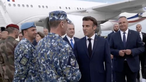 VIDEO Președintele francez Emmanuel Macron a ajuns în România, la Baza 57 Aeriană „Mihail Kogălniceanu” din judeţul Constanţa