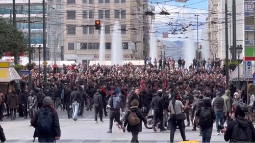 VIDEO Grecia: Ciocniri violente între protestatari și forțe de ordine în timpul unor manifestații din Atena, după accidentul feroviar de marți