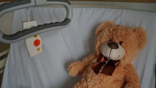 Judecătorii au suspendat autoritatea părintească a părinților care au cerut doar sânge de ”nevaccinați” pentru copilul lor / Directorul spitalului poate decide în locul părinților